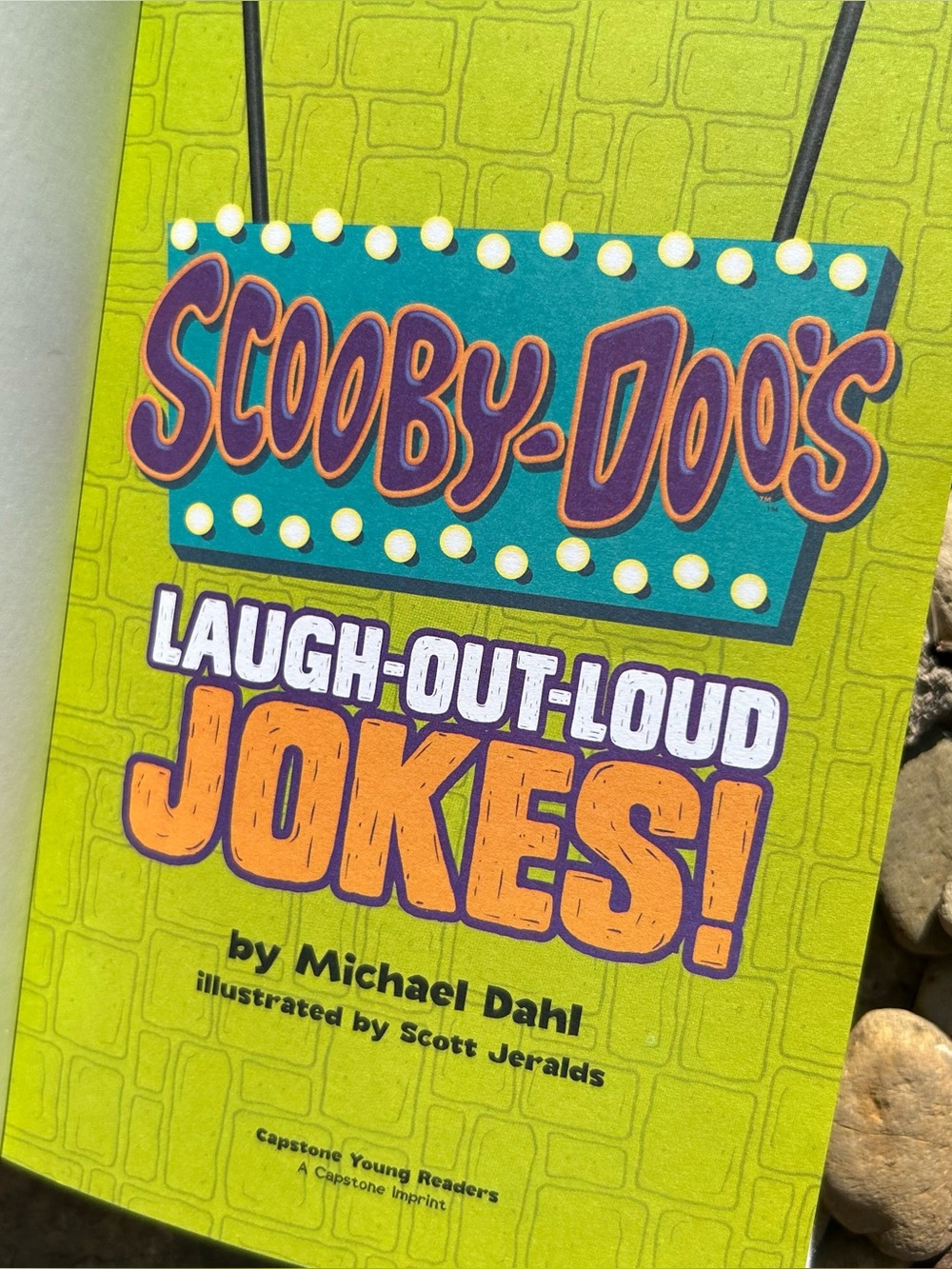 🩶5/$30 Scooby-Doo's Laugh-Out-Loud Jokes! Children’s Joke Book - Picture 4 of 11